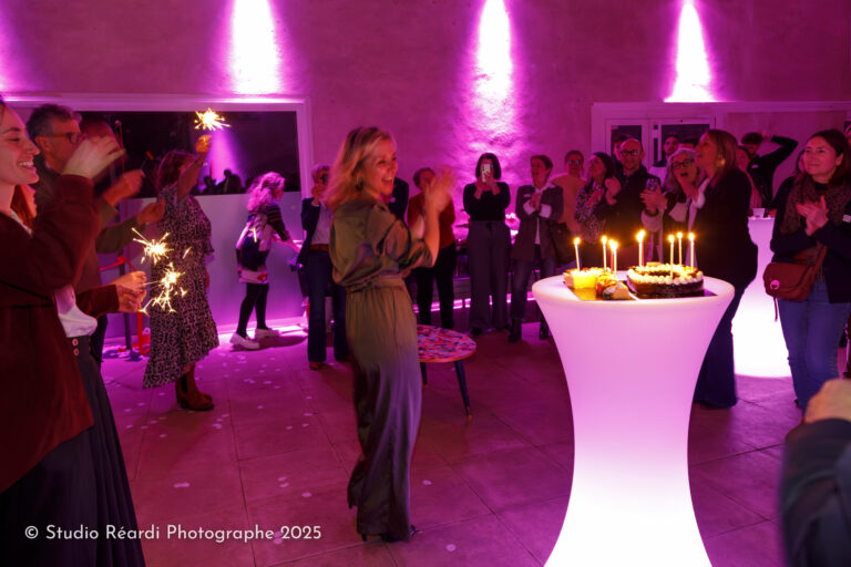 Mieux se connaître en entreprise : Comment le Team Building renforce les liens et soudent les équipes.